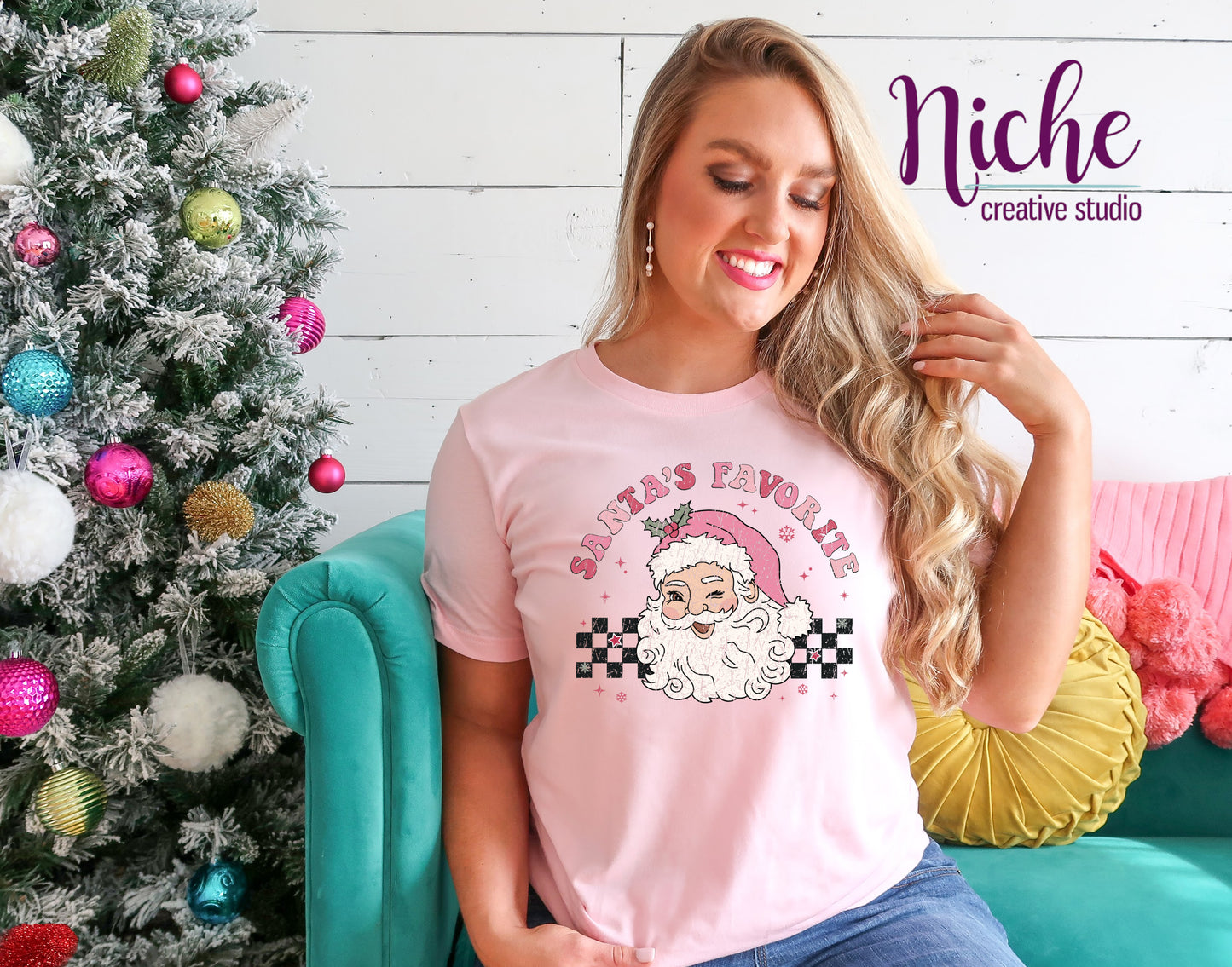 -CHR5477 Santa's Favorite Pink Retro Decal