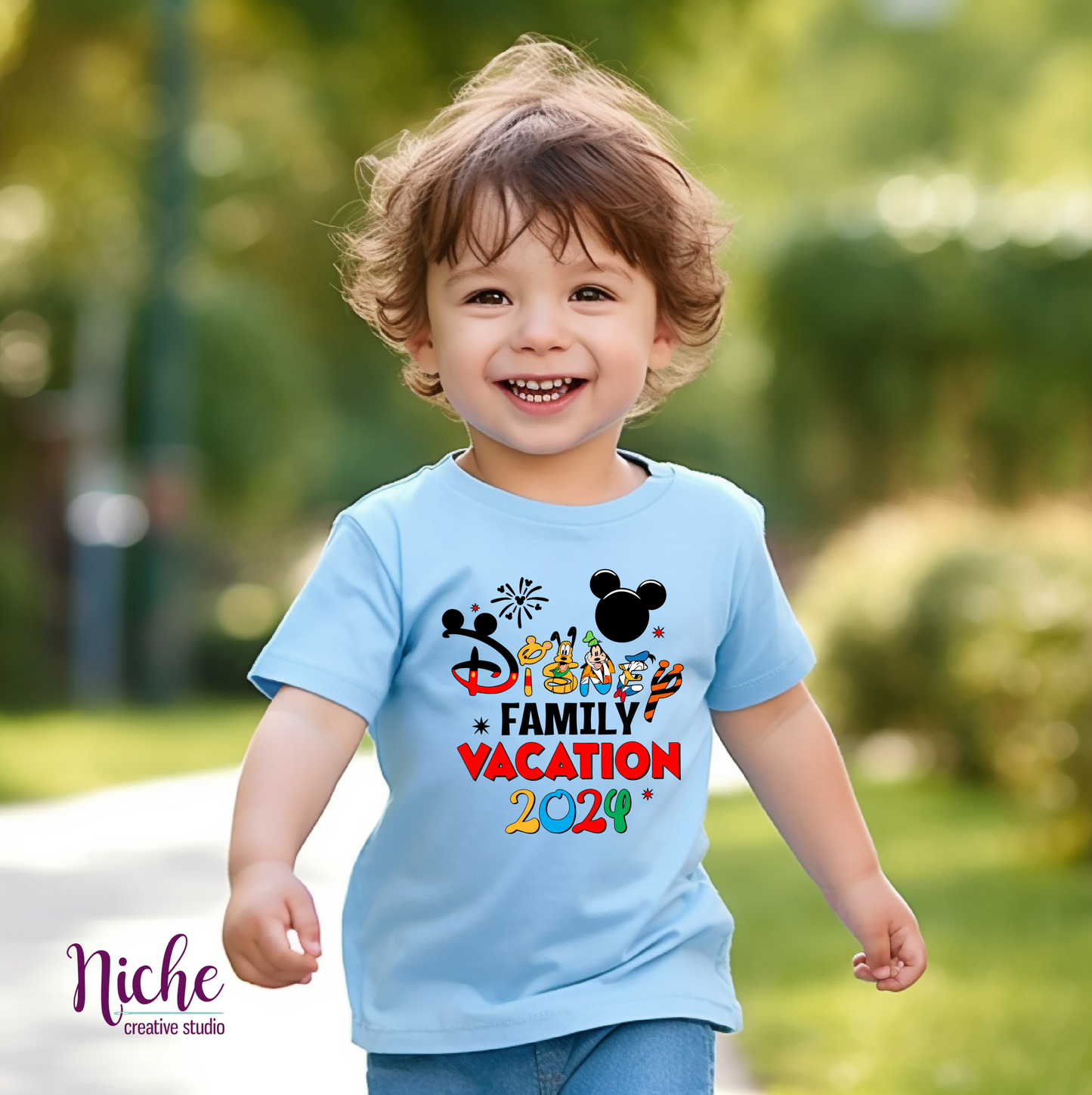 -DIS8230 Family Vacation Decal