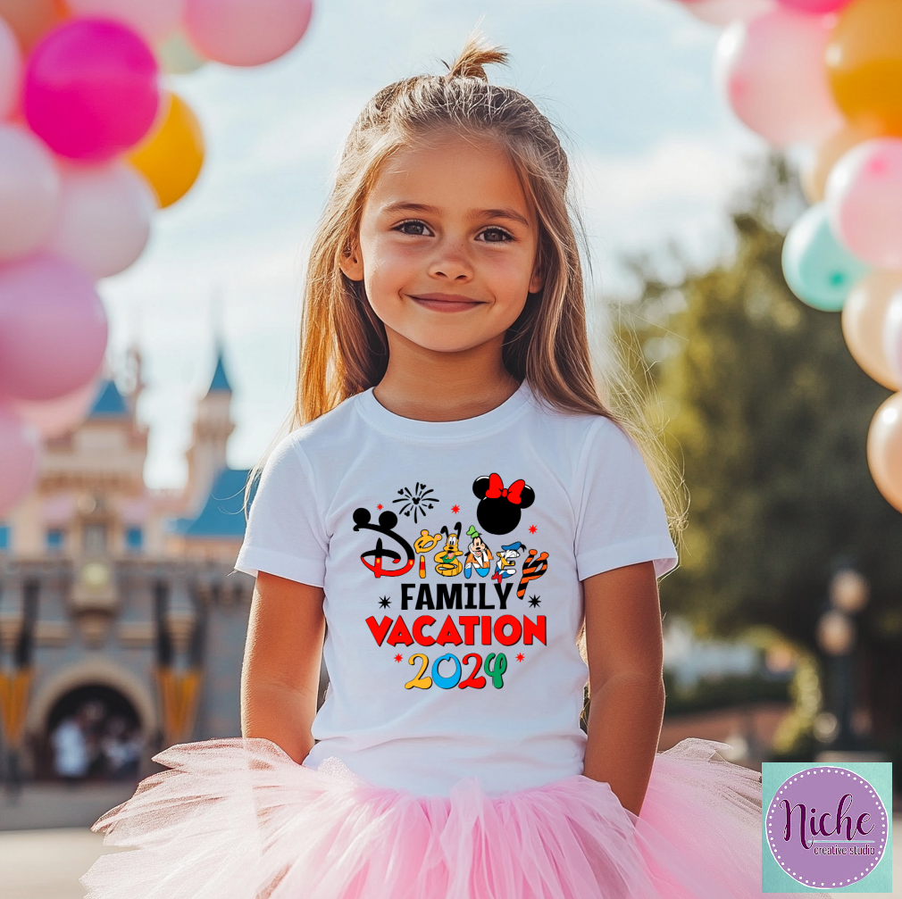 -DIS8230 Family Vacation Decal