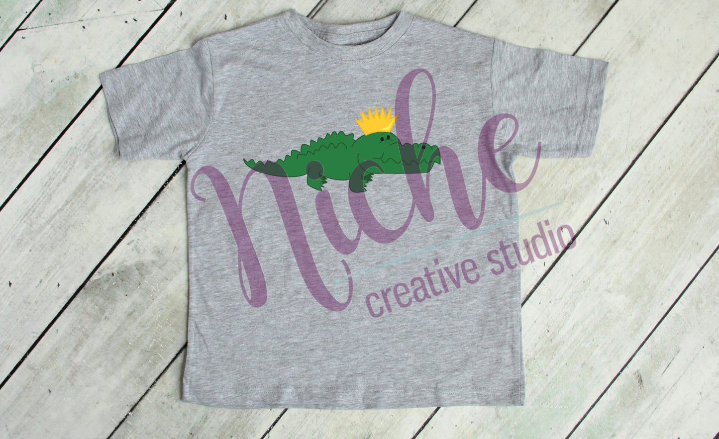 -MAR1251 Alligator with Crown Decal