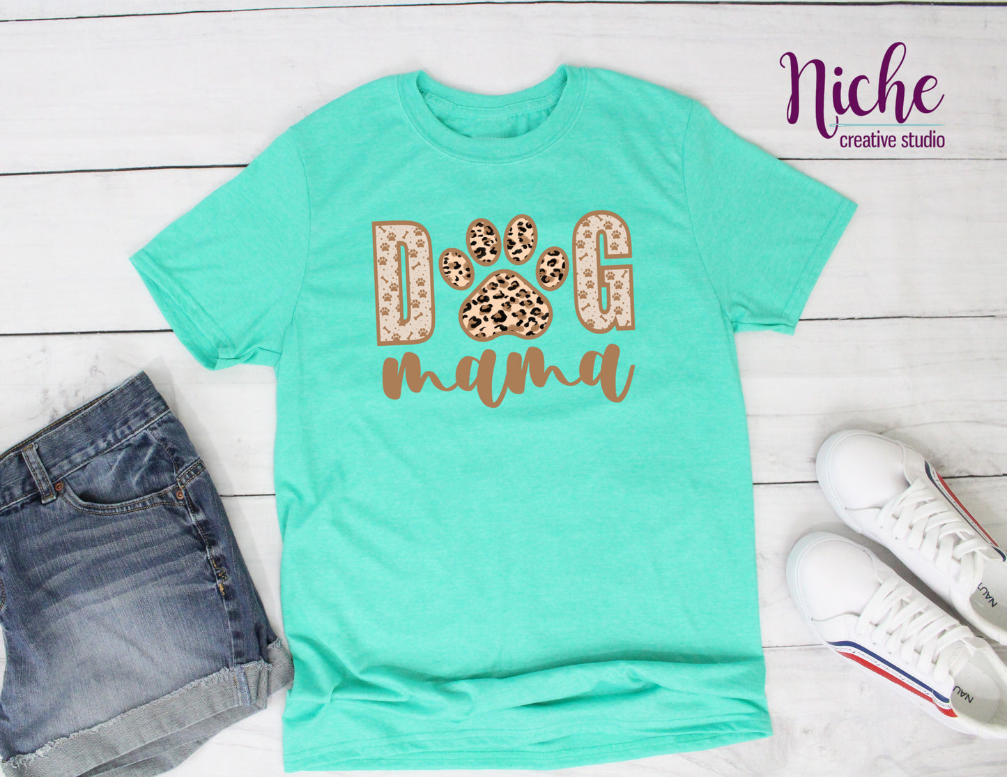 -MOM1159 Dog Mom Decal