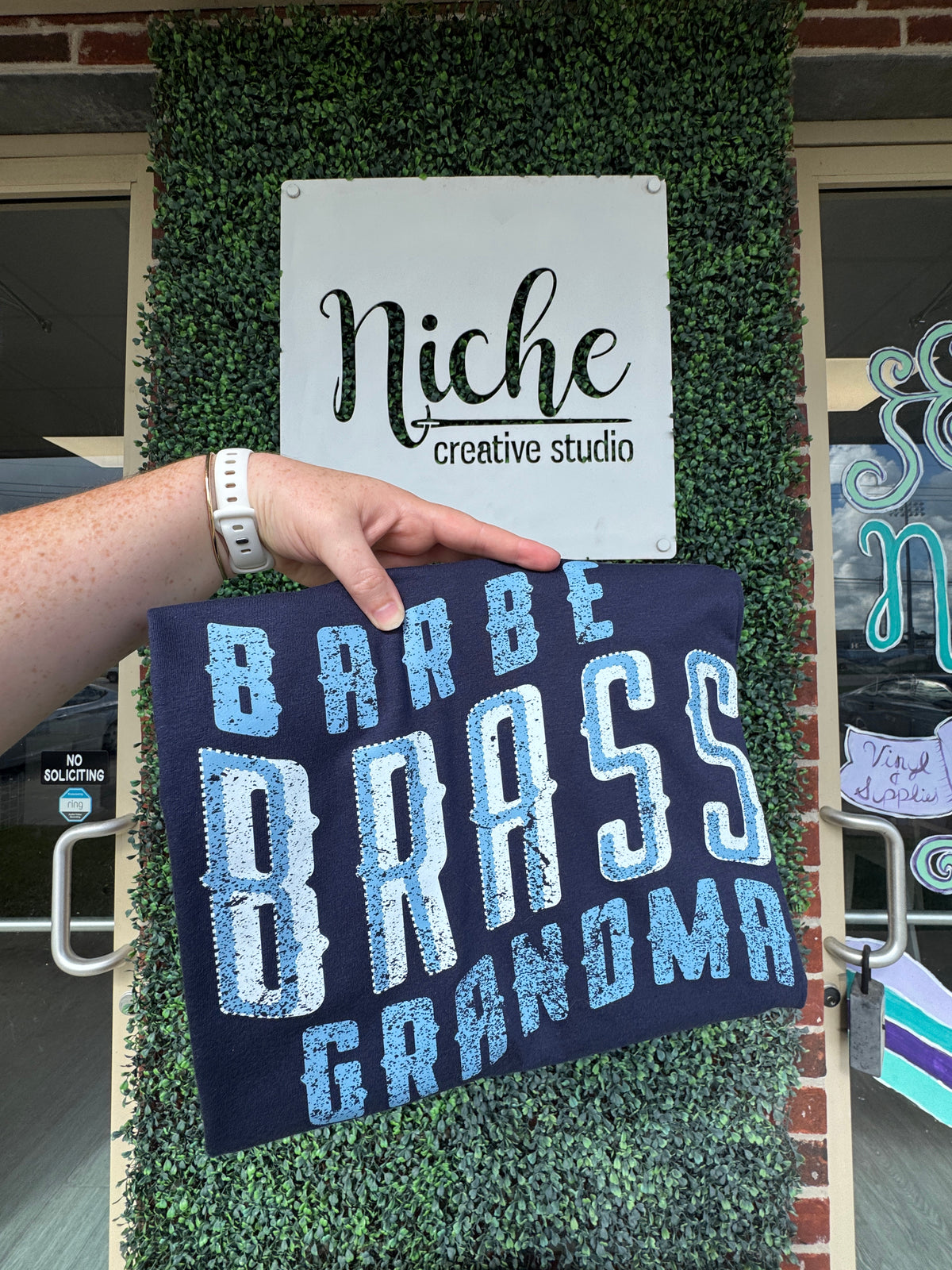 -BAR8490 Barbe Brass Grandma Decal