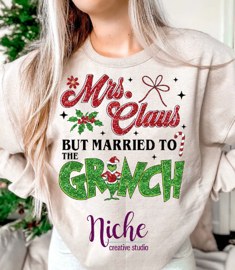 -CHR1070 Mrs. Claus Married to the Grinch Decal