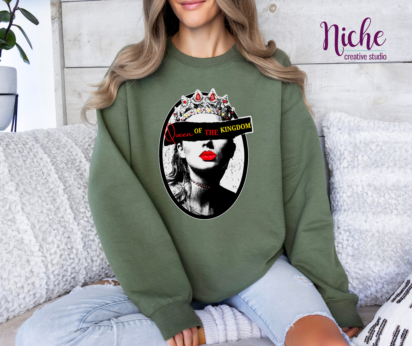 -CON6027 Queen Decal