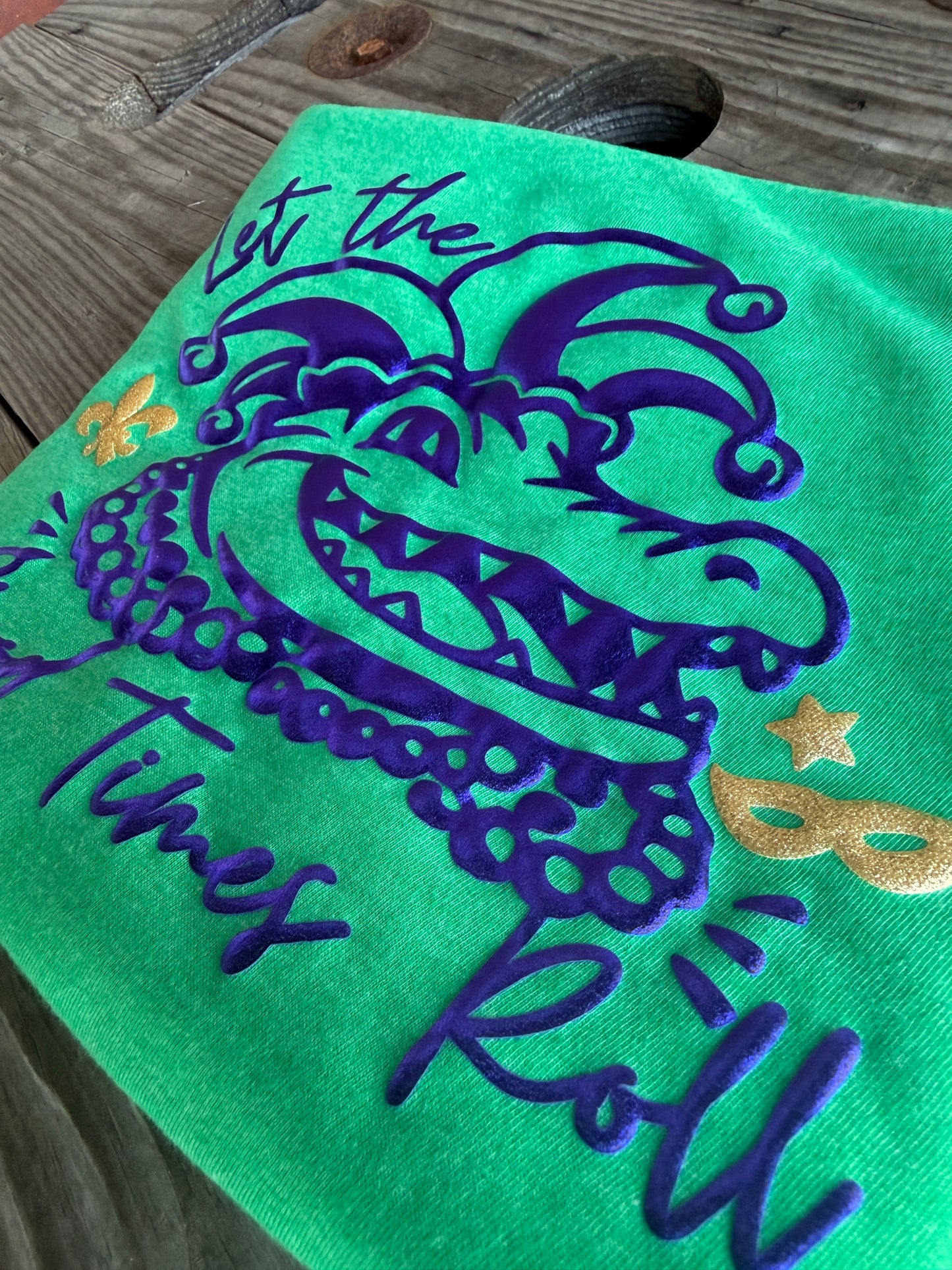 Mardi Gras Gator Puff Decal