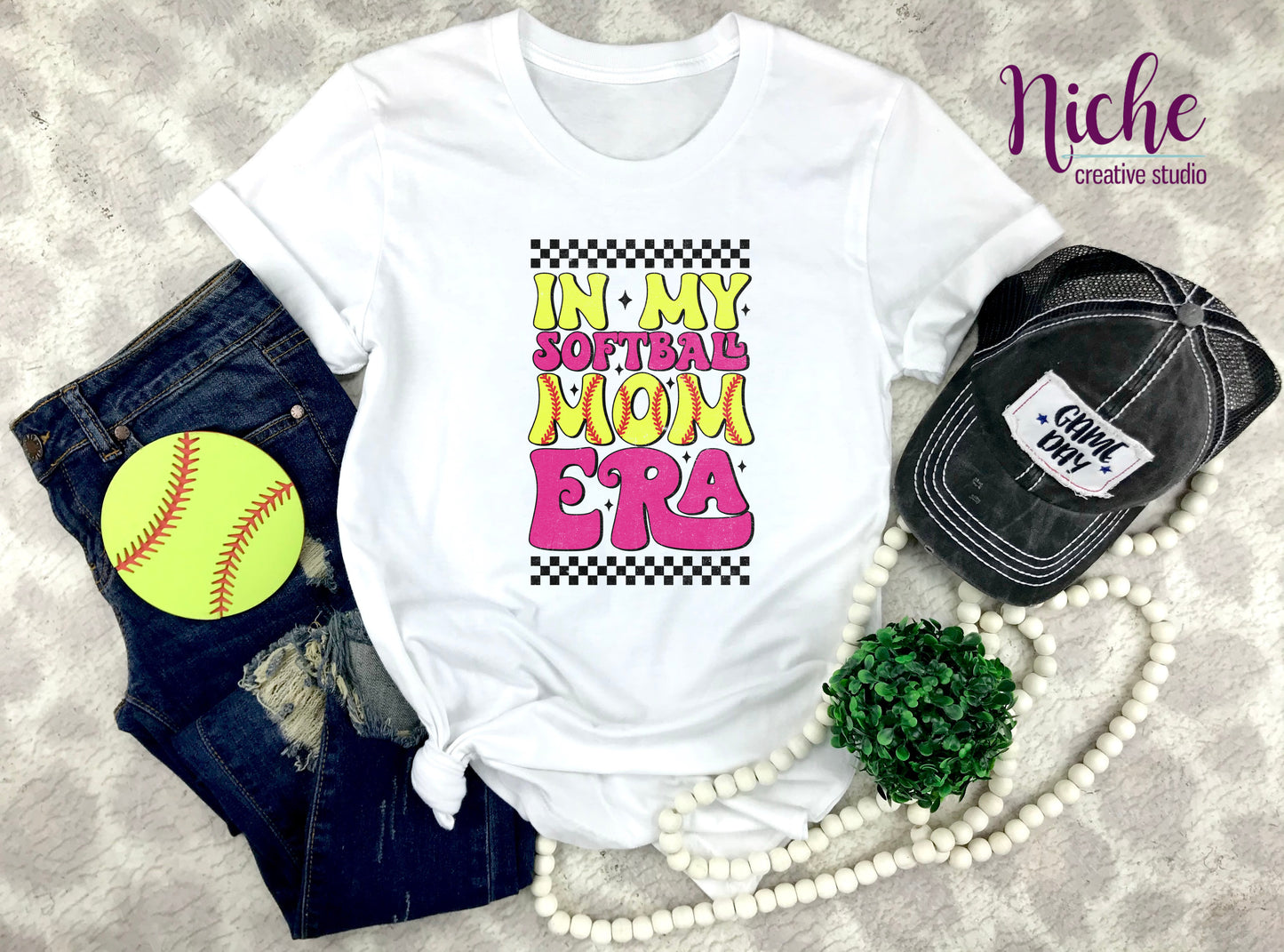 -SPO6017 Softball Mom Era Decal