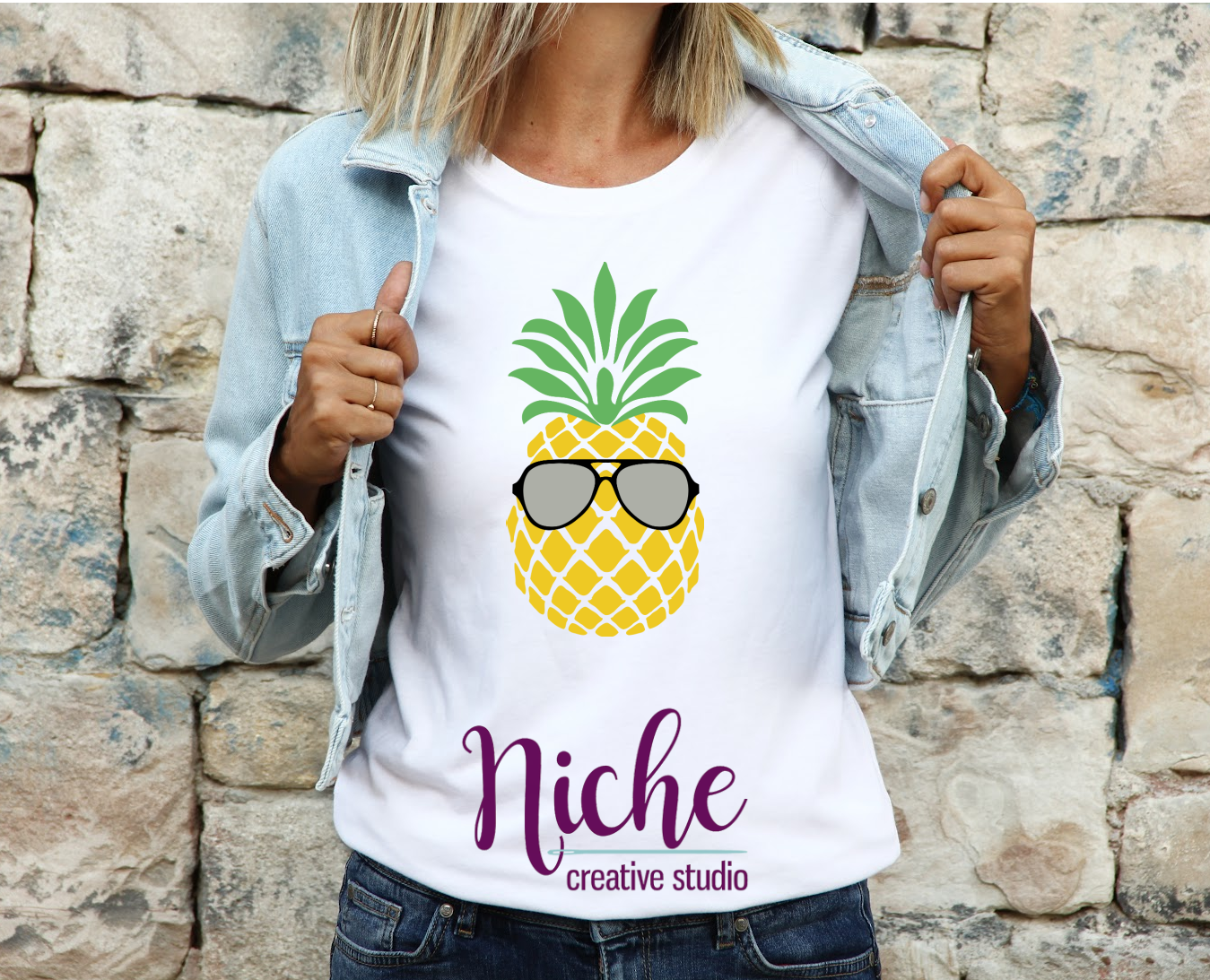 -SUM390 Pineapple with Glasses Decal