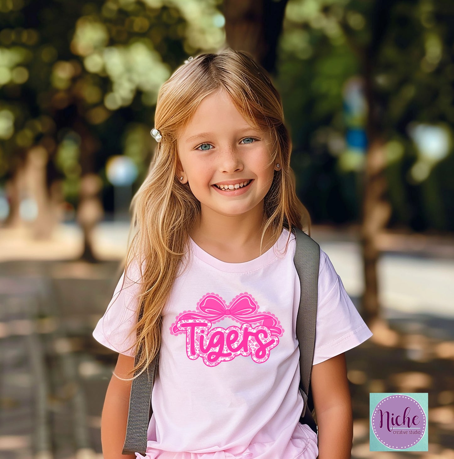 -TIG8205 Tigers with Bow Decal