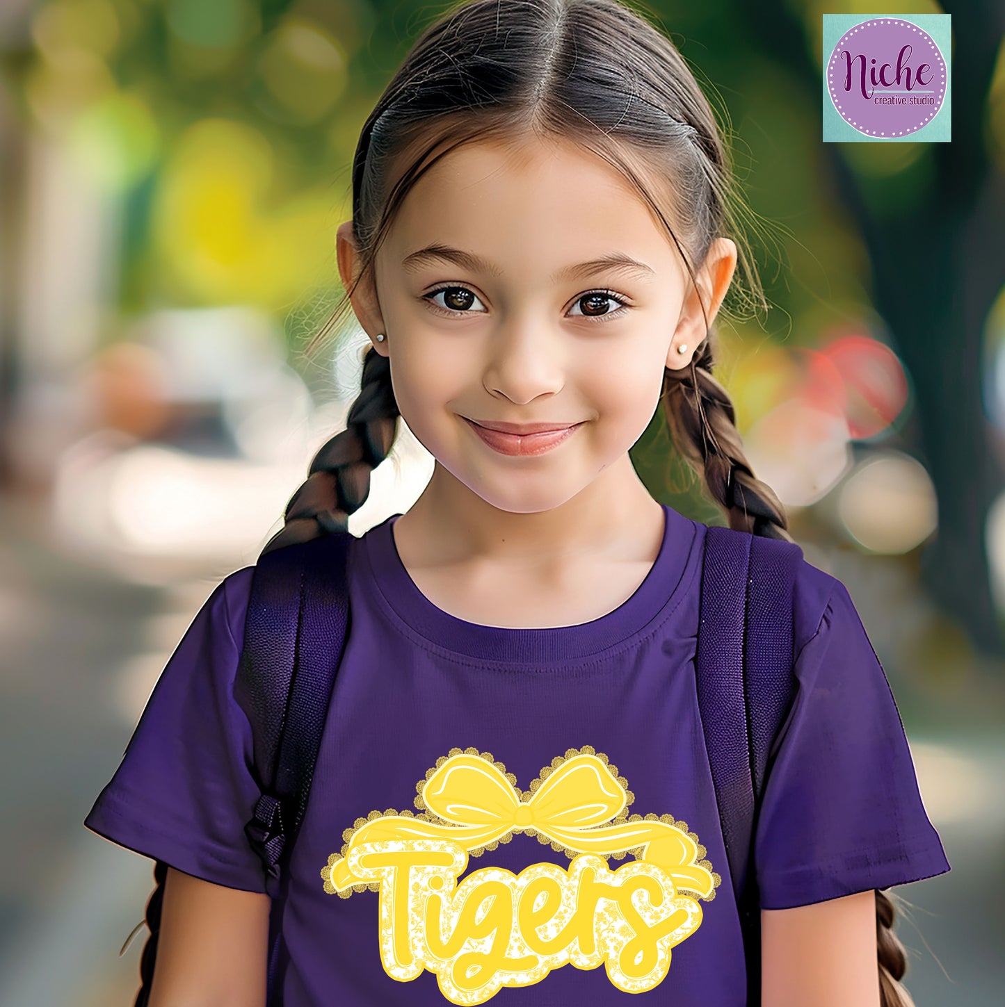 -TIG8205 Tigers with Bow Decal